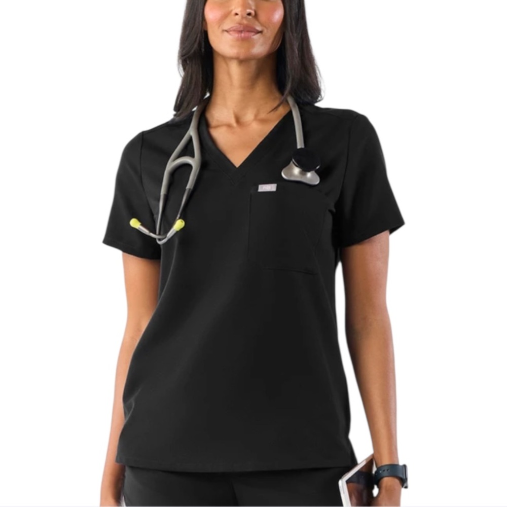 FIGS Catarina Scrub Top Women’s L One Pocket Black Career Workwear